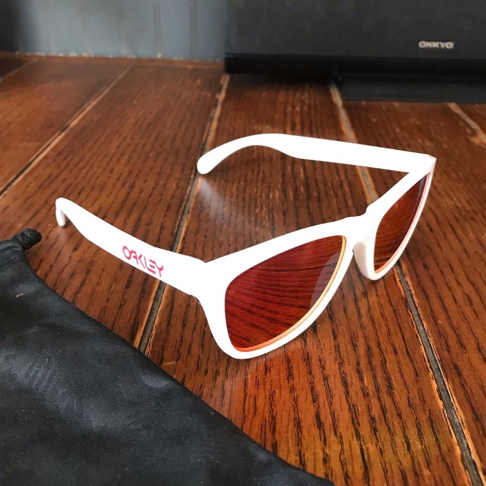 Oakley frog skins